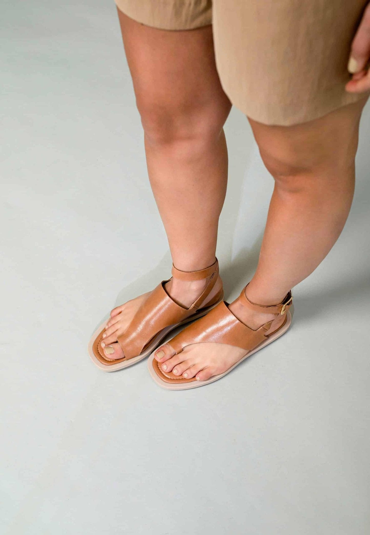 Paineira Caramel Leather Toe-Ring Flat